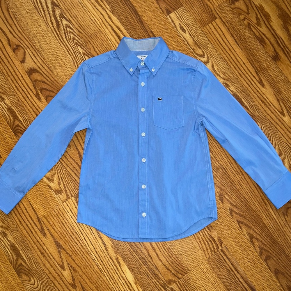 Crown & Ivy Boys dress shirt size small. Button down long sleeves.